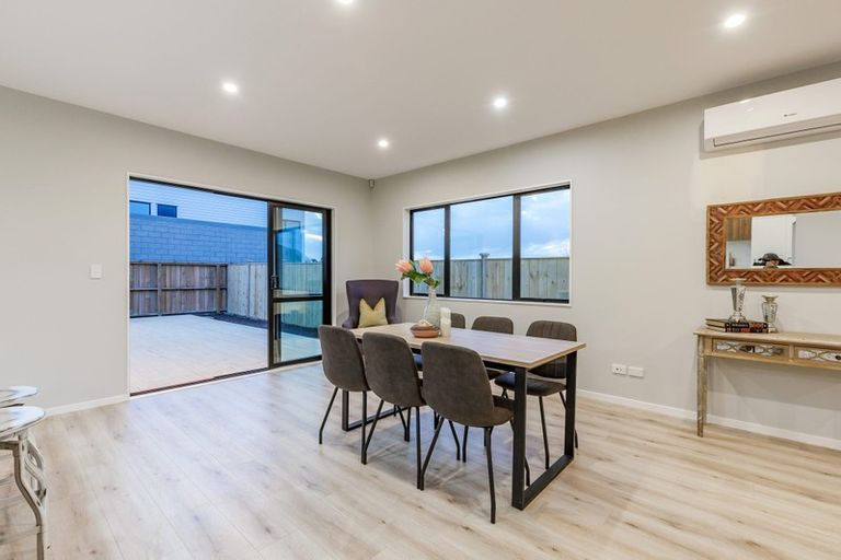 Photo of property in 15 Ropere Street, Kumeu, 0810