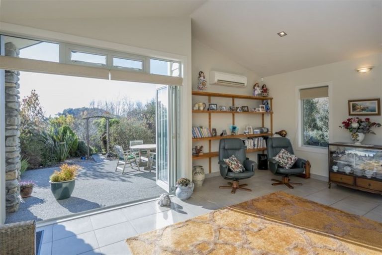 Photo of property in 52 Manakau Heights Drive, Manakau, Otaki, 5583