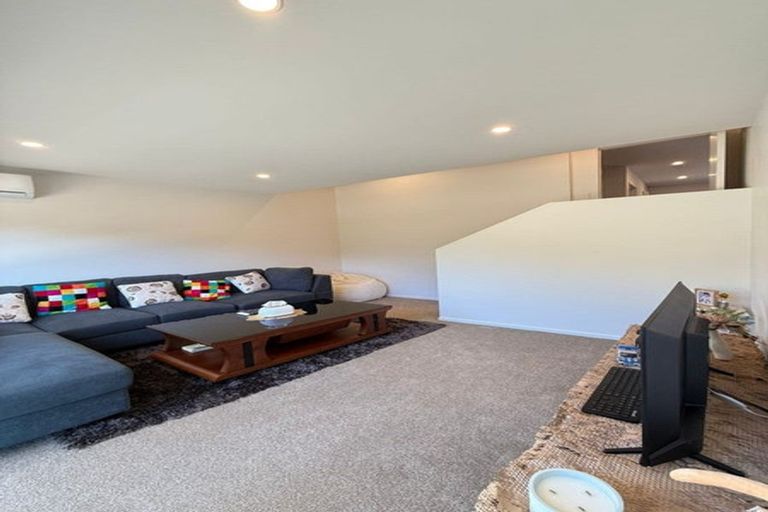 Photo of property in 28b Poruru Close, Papakura, 2110