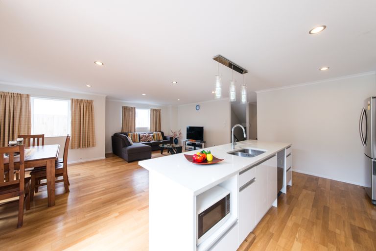 Photo of property in 102a San Marino Drive West, Henderson, Auckland, 0612