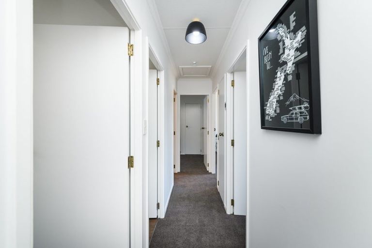 Photo of property in 2 Coromandel Court, Roslyn, Palmerston North, 4414