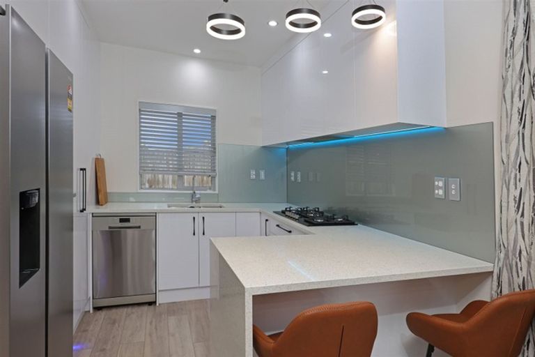 Photo of property in 43c Border Road, Henderson, Auckland, 0612