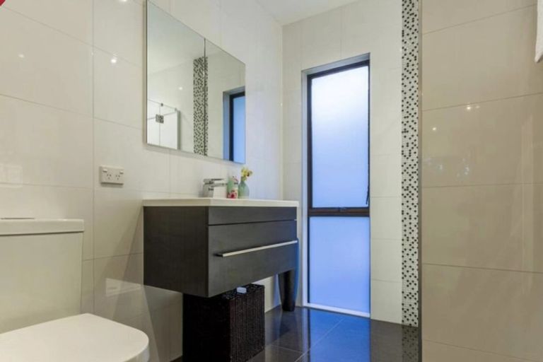 Photo of property in 1/3 Aotearoa Terrace, Murrays Bay, Auckland, 0630