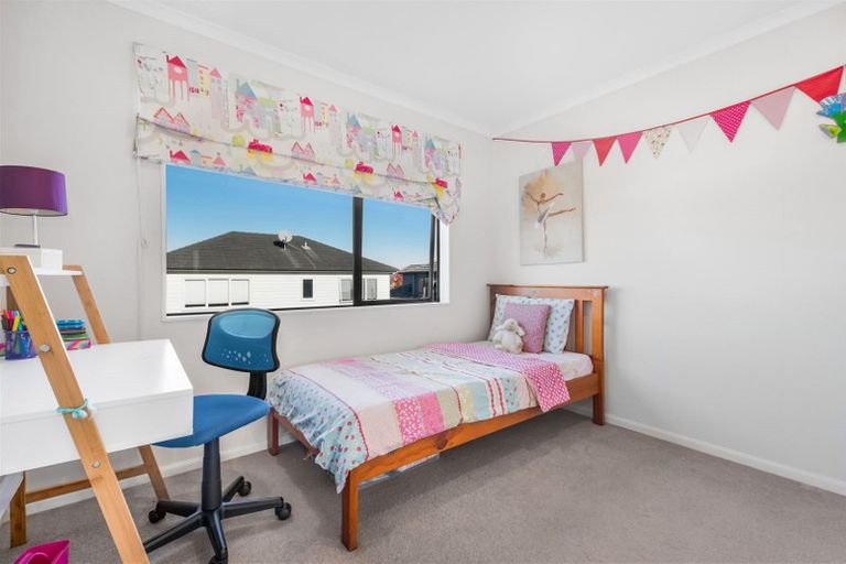 Photo of property in 24 Pickaberry Avenue, Karaka, Papakura, 2113