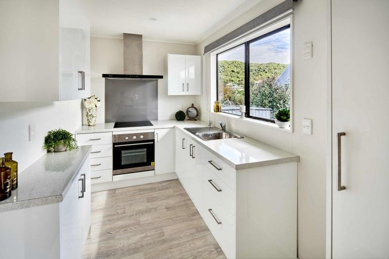 Photo of property in 2/11 Te Arawi Street, Takapuwahia, Porirua, 5022