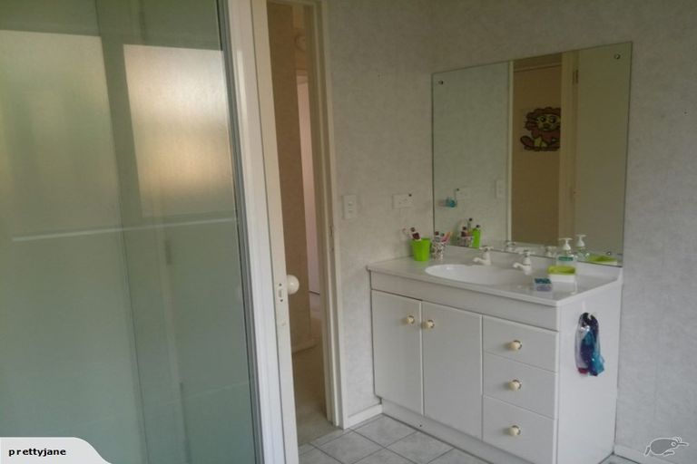 Photo of property in 1/28 Bernie Edwards Place, Botany Downs, Auckland, 2010