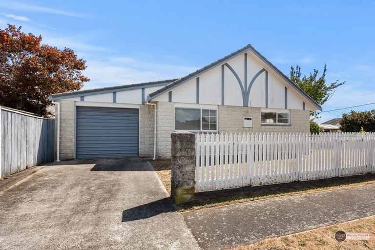 Photo of property in 8 Fraser Crescent, Elderslea, Upper Hutt, 5018