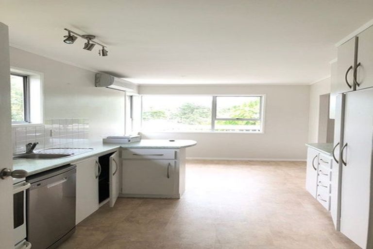 Photo of property in 17 Preston Avenue, Henderson, Auckland, 0610