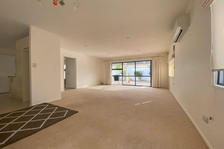 Photo of property in 2/90 Nile Road, Milford, Auckland, 0620