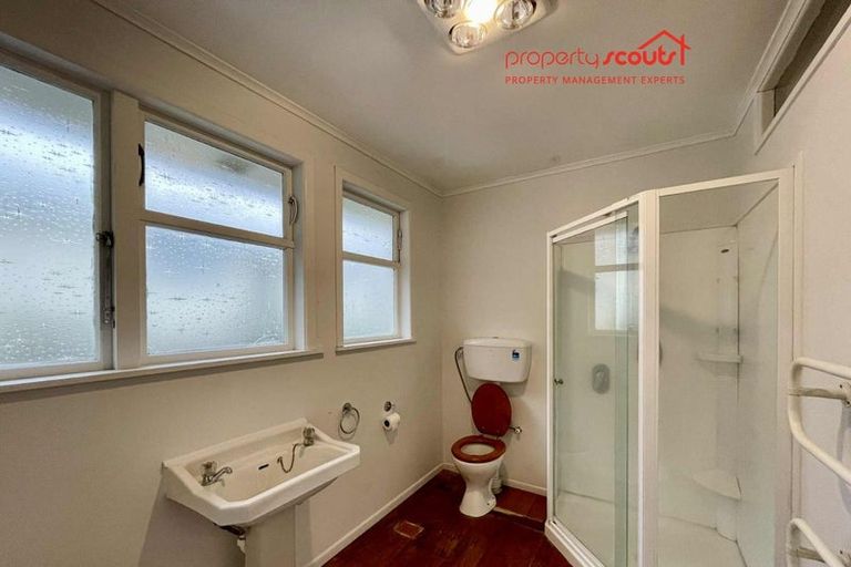 Photo of property in 50 Endeavour Street, Marfell, New Plymouth, 4310