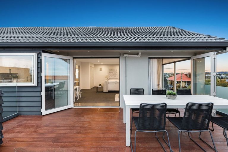 Photo of property in 1/127 Churchill Road, Rothesay Bay, Auckland, 0630