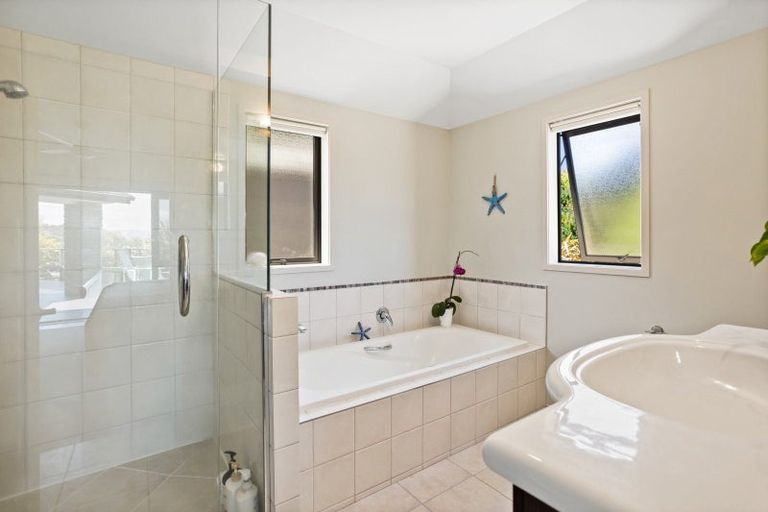 Photo of property in 80 Tarapatiki Drive, Whitianga, 3510