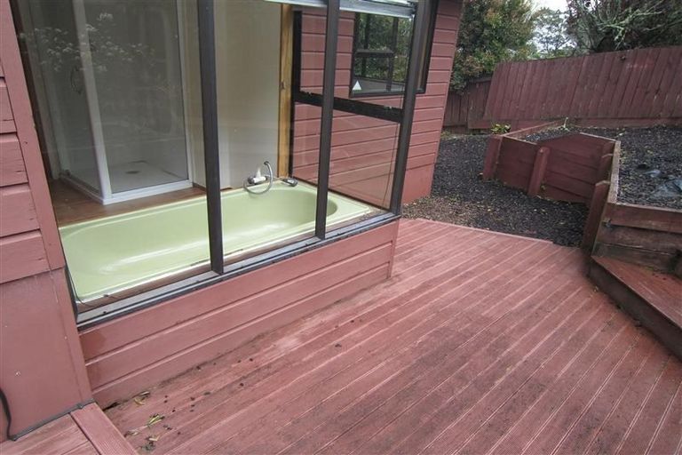 Photo of property in 53 Chelsea View Drive, Chatswood, Auckland, 0626