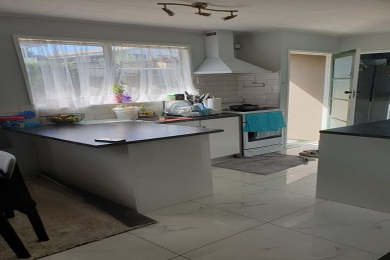 Photo of property in 2/12 Chamade Place, Clover Park, Auckland, 2019