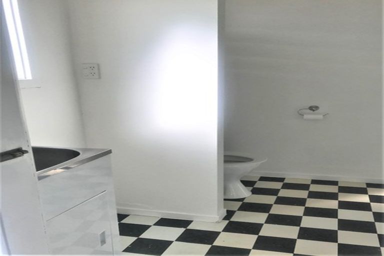 Photo of property in 493b Devonport Road, Tauranga South, Tauranga, 3112