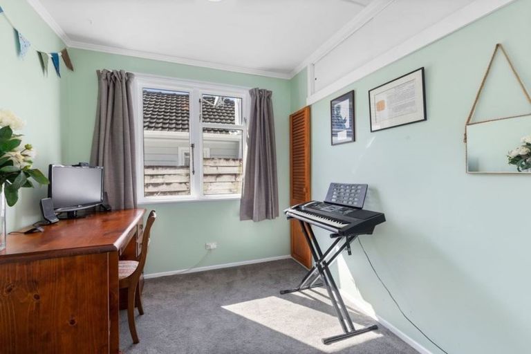 Photo of property in 49r Hine Road, Wainuiomata, Lower Hutt, 5014