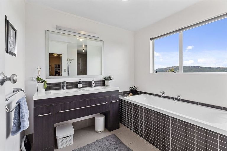 Photo of property in 42 Eskdale Road, Papakowhai, Porirua, 5024