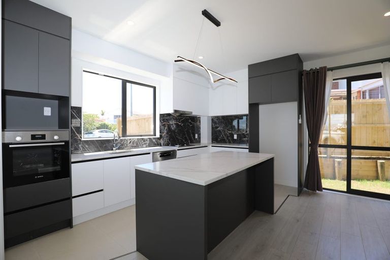 Photo of property in 58a Sorrel Crescent, Bucklands Beach, Auckland, 2012