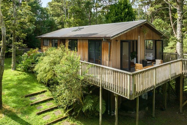 Photo of property in 53b Onedin Place, Titirangi, Auckland, 0604