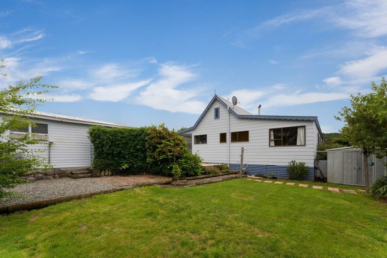 Photo of property in 168 Waikawa Road, Picton, 7220