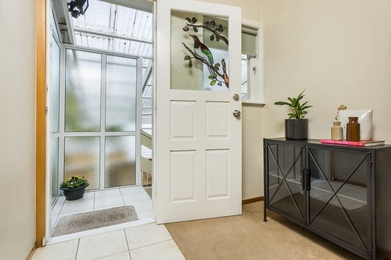 Photo of property in 64 Eskdale Road, Birkdale, Auckland, 0626