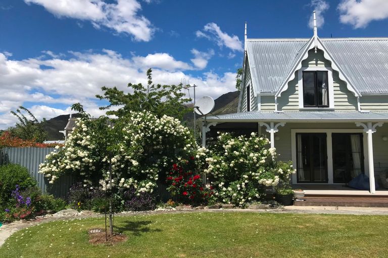 Photo of property in 17 Sutherland Road, Omarama, 9412