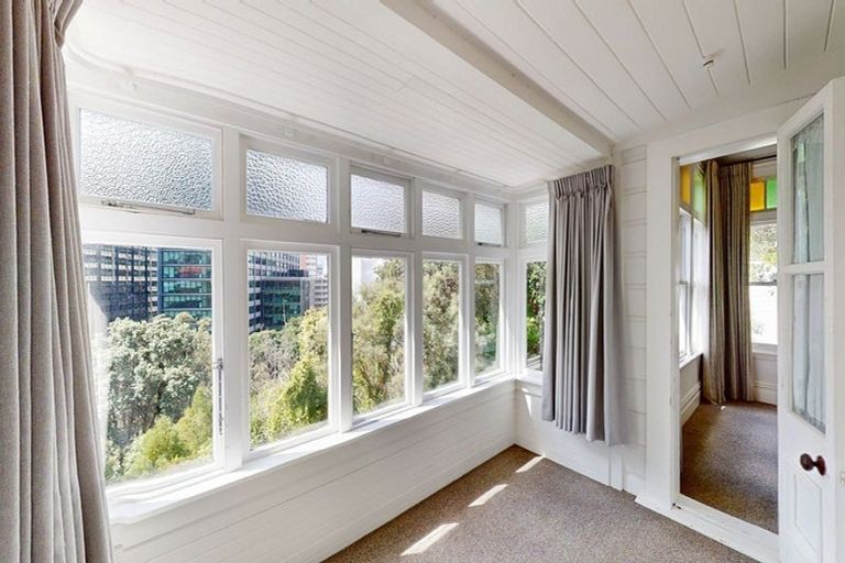 Photo of property in 44 Aurora Terrace, Kelburn, Wellington, 6012