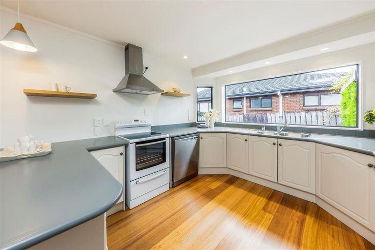 Photo of property in 11 Vipond Road, Stanmore Bay, Whangaparaoa, 0932