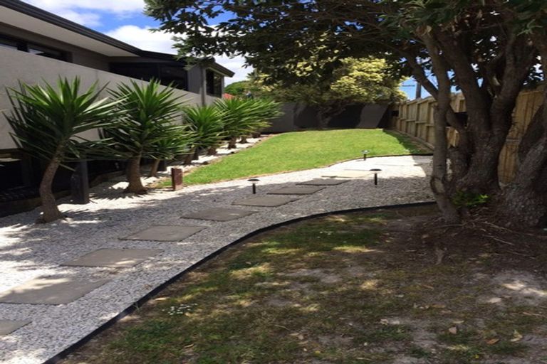 Photo of property in 1/9-11 Masterton Road, Rothesay Bay, Auckland, 0630