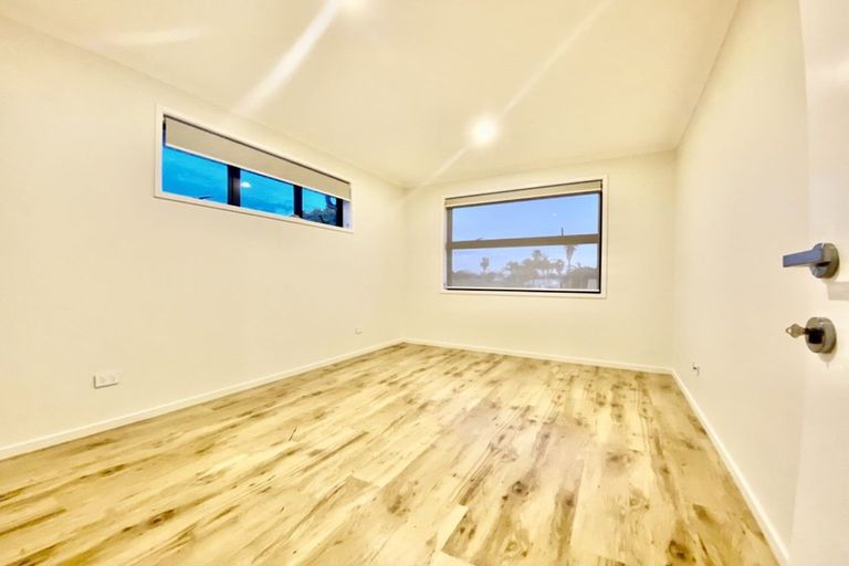 Photo of property in 12 Waituarua Drive, Takanini, 2112