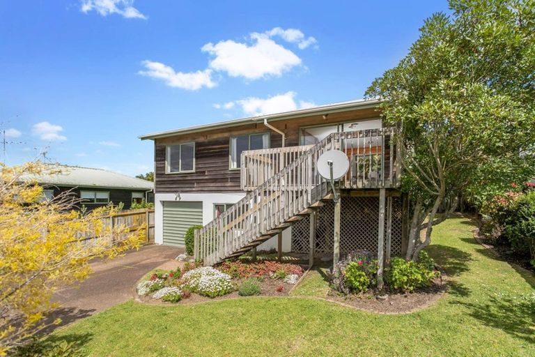 Photo of property in 1/3 Jumento Place, Unsworth Heights, Auckland, 0632
