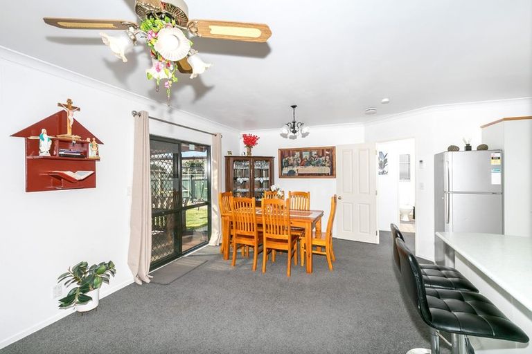 Photo of property in 14 Catalina Drive, Melville, Hamilton, 3206