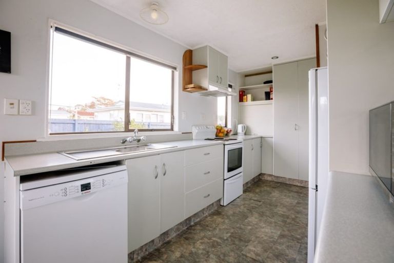 Photo of property in 2 Millar Place, Nawton, Hamilton, 3200