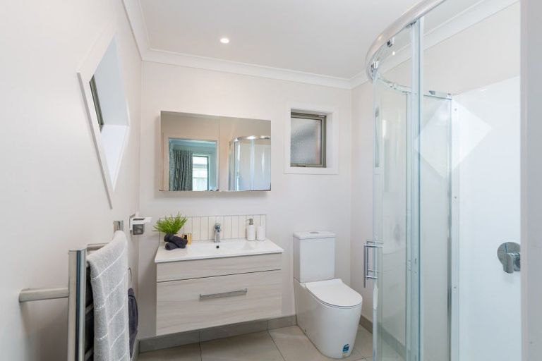 Photo of property in 2 Yeats Grove, Trentham, Upper Hutt, 5018