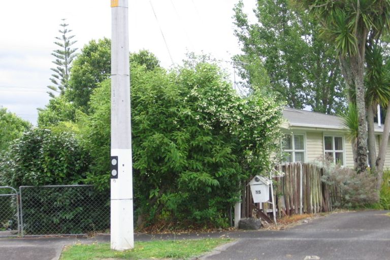 Photo of property in 16 Lucknow Place, Blockhouse Bay, Auckland, 0600