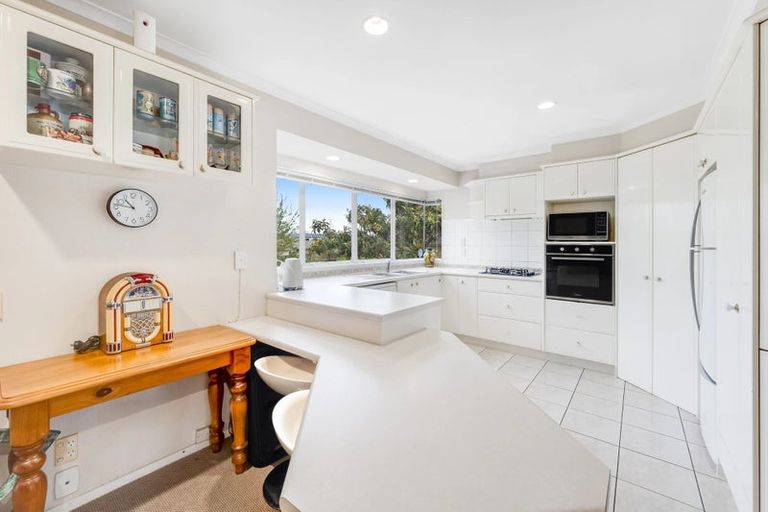 Photo of property in 198 Botany Road, Botany Downs, Auckland, 2010