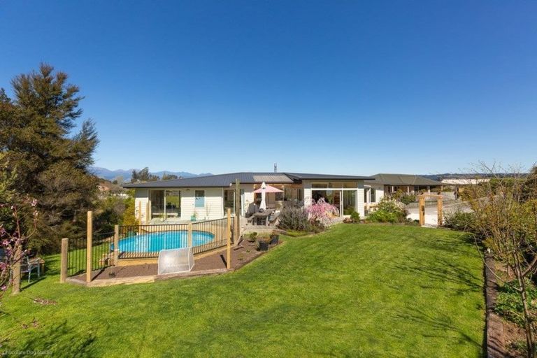 Photo of property in 12 Coutts Place, Mapua, 7005