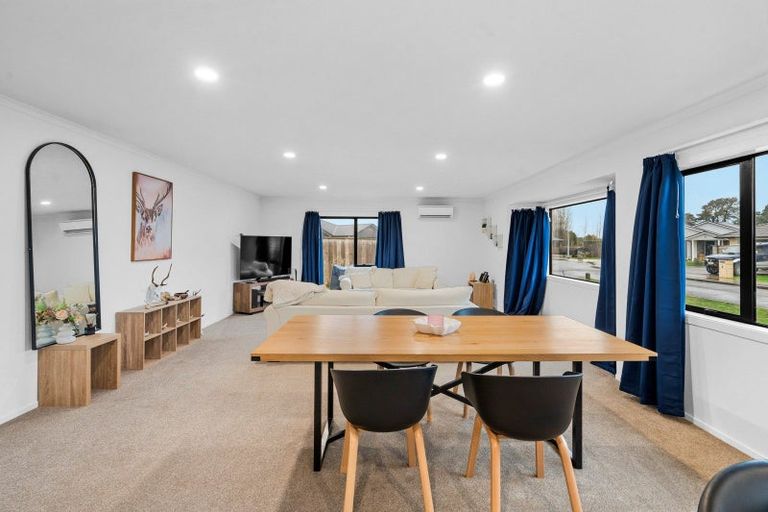 Photo of property in 1 Molesworth Street, Carterton, 5713