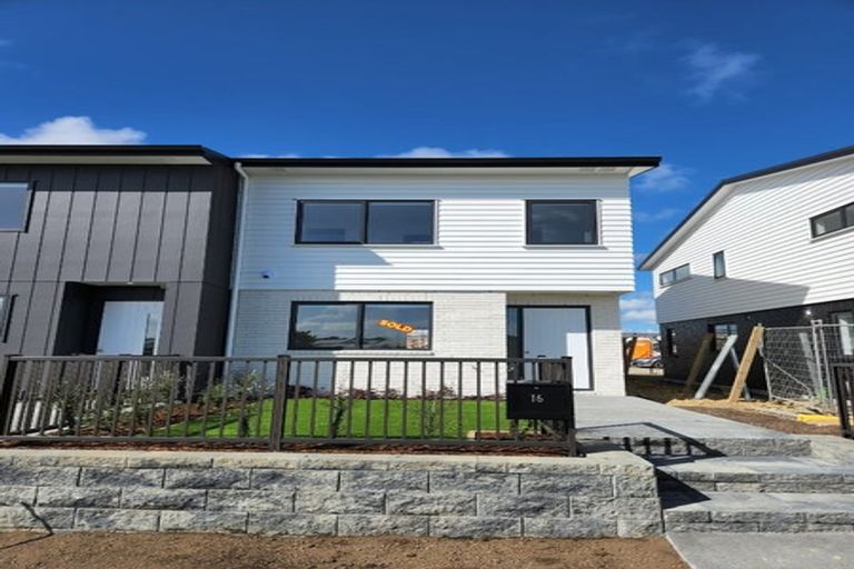 Photo of property in 16 Te Napi Drive, Takanini, 2112