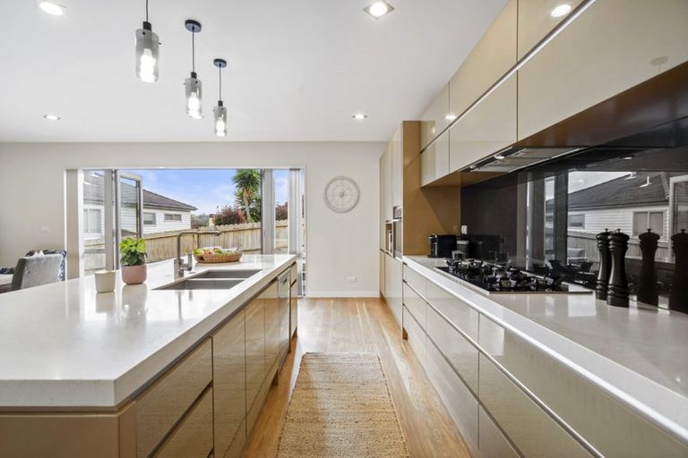 Photo of property in 13 Pin Oak Drive, Schnapper Rock, Auckland, 0632