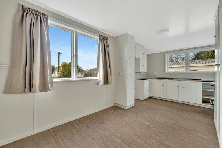 Photo of property in 21 Ealing Street, Redwood, Christchurch, 8051