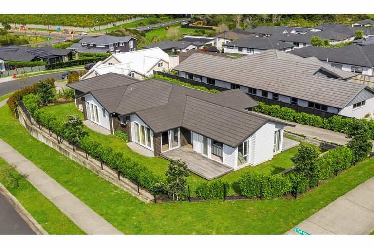 Photo of property in 5 Flavell Drive, Orewa, 0931