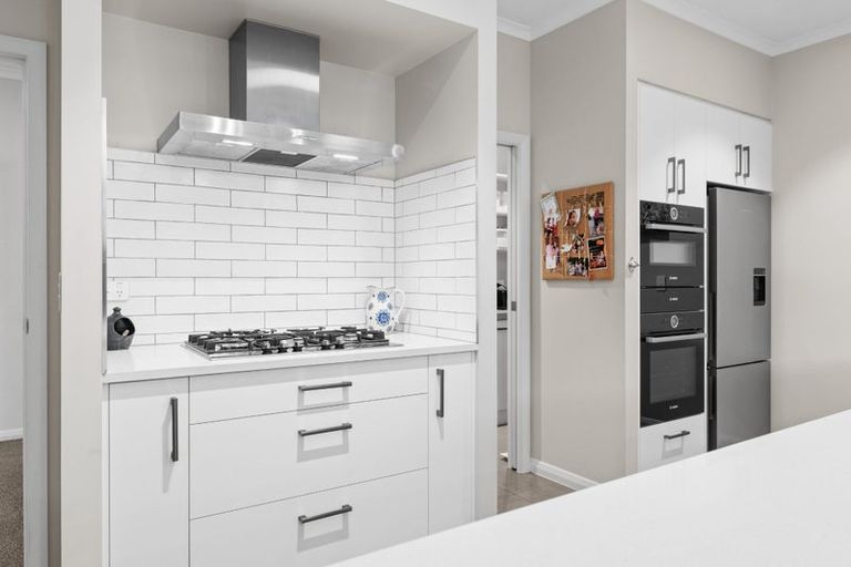 Photo of property in 52 Wiltshire Drive, Huntington, Hamilton, 3210