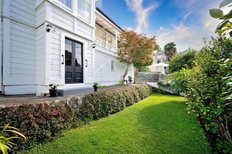 Photo of property in 6 Cameron Road, Bluff Hill, Napier, 4110