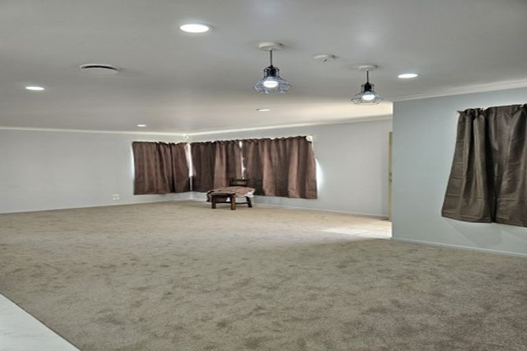 Photo of property in 70a Manuroa Road, Takanini, 2112