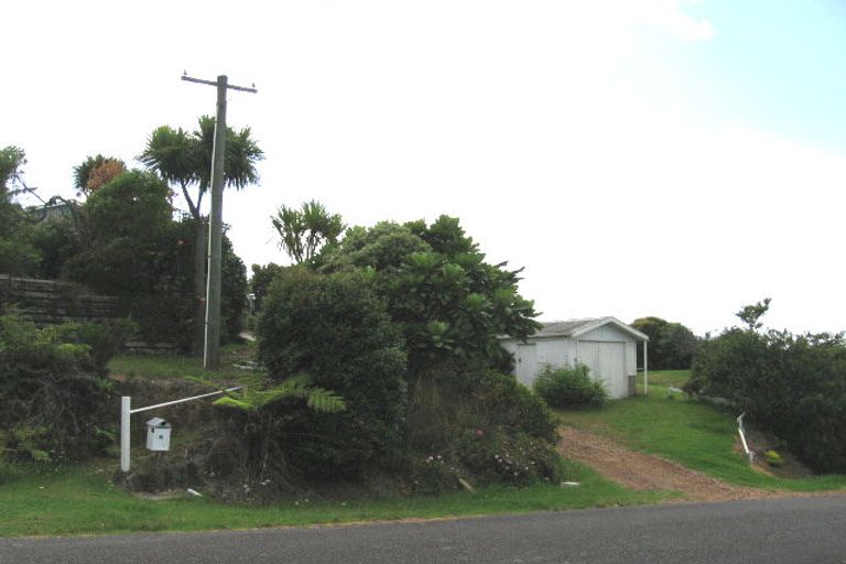 Photo of property in 15 Alison Road, Surfdale, Waiheke Island, 1081