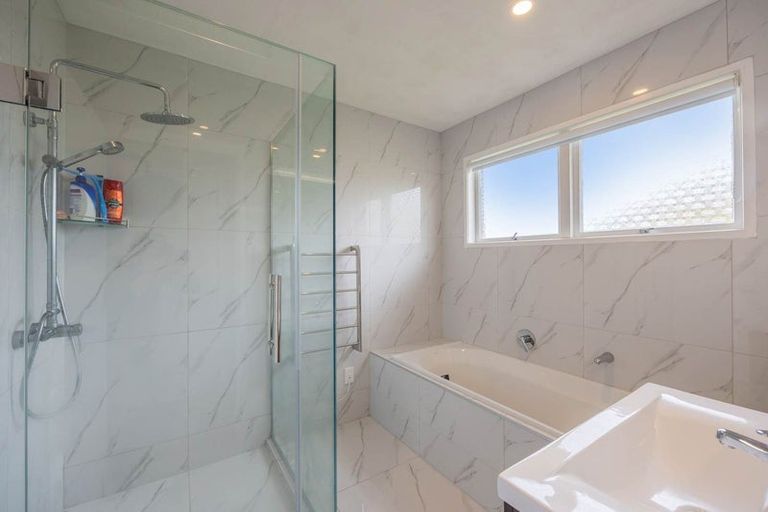 Photo of property in 2/4 Rangitoto Terrace, Milford, Auckland, 0620