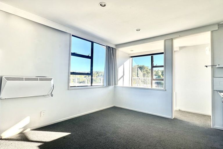 Photo of property in 10 Peter Terrace, Castor Bay, Auckland, 0620