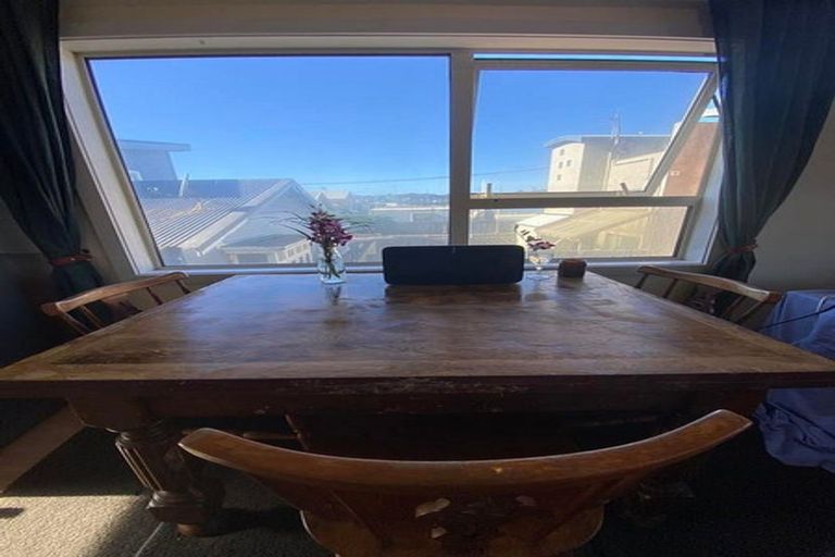 Photo of property in 4/30 Lyall Parade, Lyall Bay, Wellington, 6022
