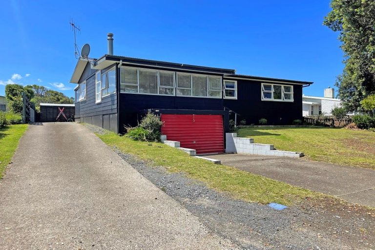 Photo of property in 114 Chartwell Avenue, Whangamata, 3620
